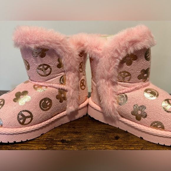 Olivia Miller Girl Pink Peace/Smile Girls Faux Fur Boots NWT Size Toddler 5 - Picture 5 of 6